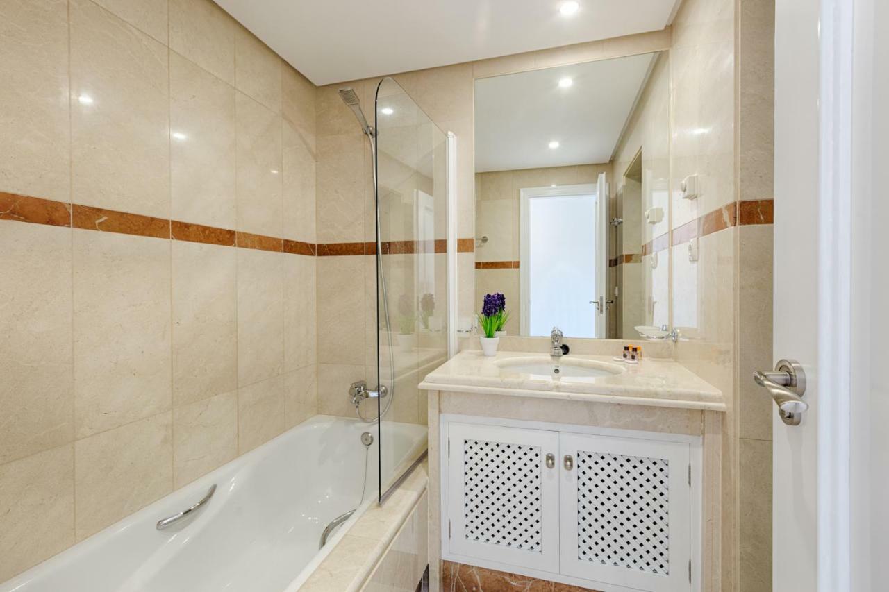 Sea & Mountain View Penthouse Appartement Estepona Buitenkant foto