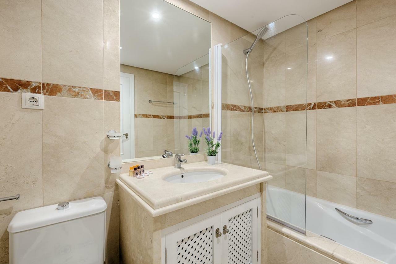 Sea & Mountain View Penthouse Appartement Estepona Buitenkant foto